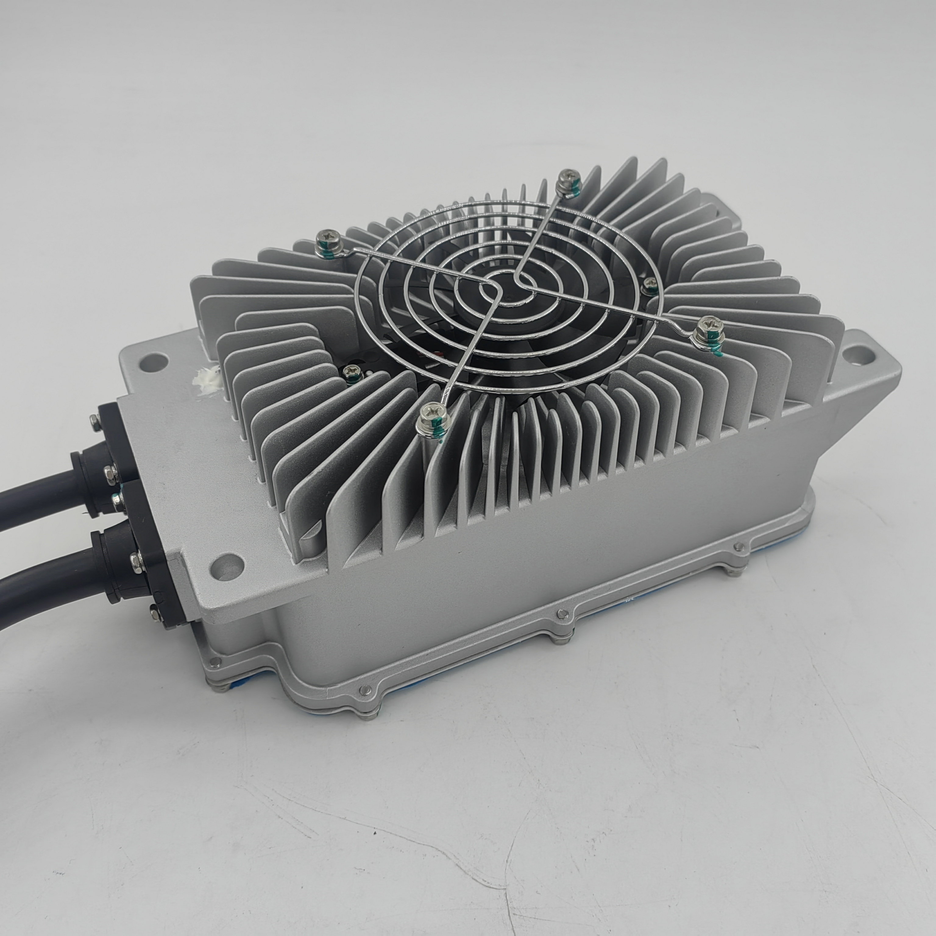 Ingebouwde lader OBC 2KW Optioneel Portable Nominaal 48V 72V 108V 144V 320V CANBUS-bediening of activeringsbedrading